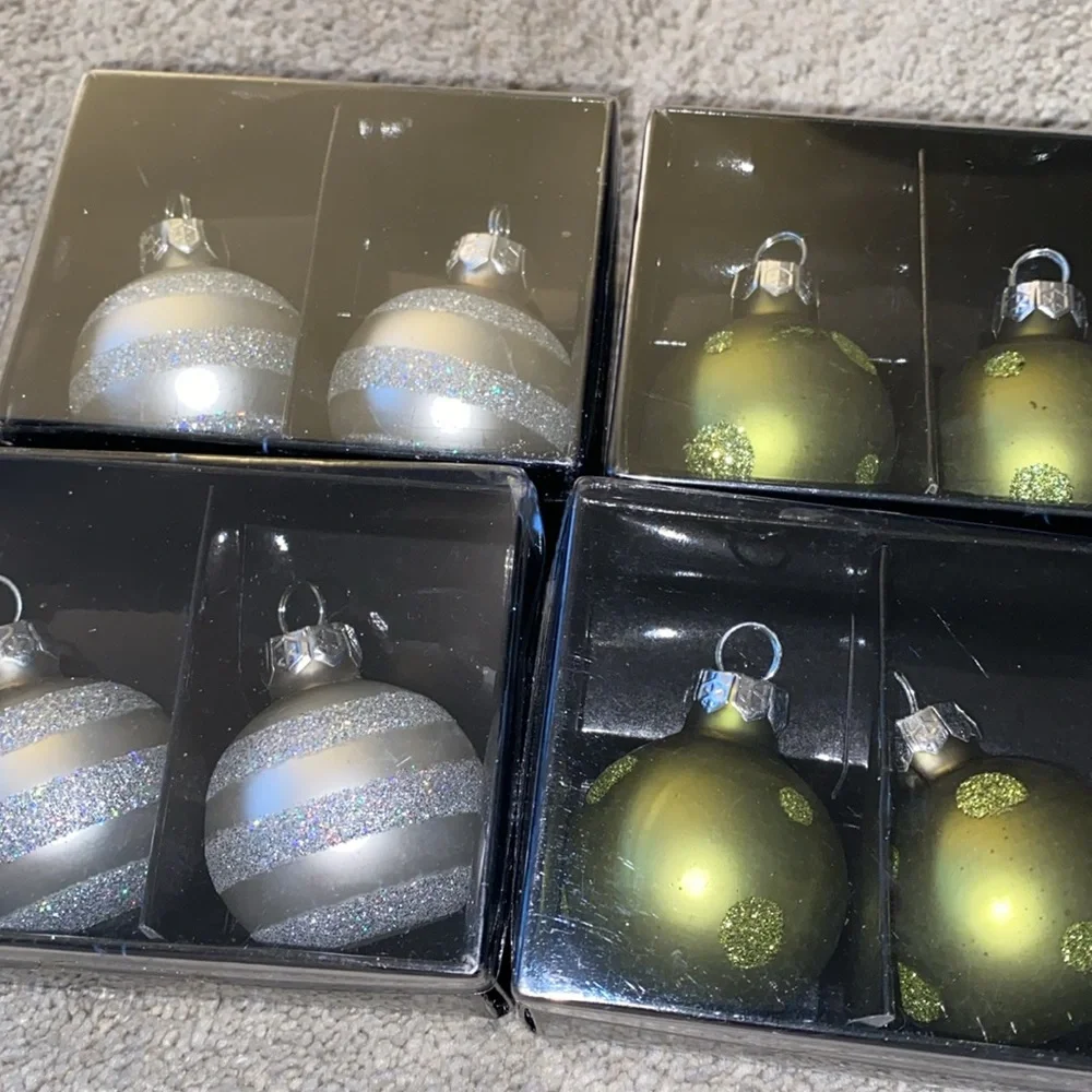 Dining‎ place Card Holders Christmas Ornament shape Set (8) Silver & Green